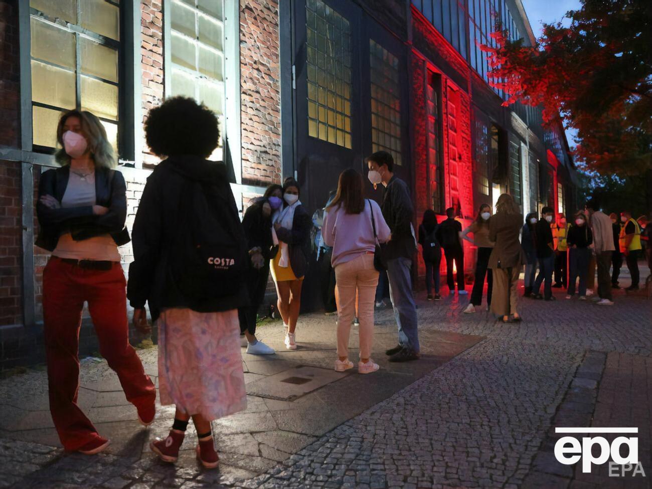 Однією з причиною смертності від COVID-19 ВООЗ називає скасування обмежень