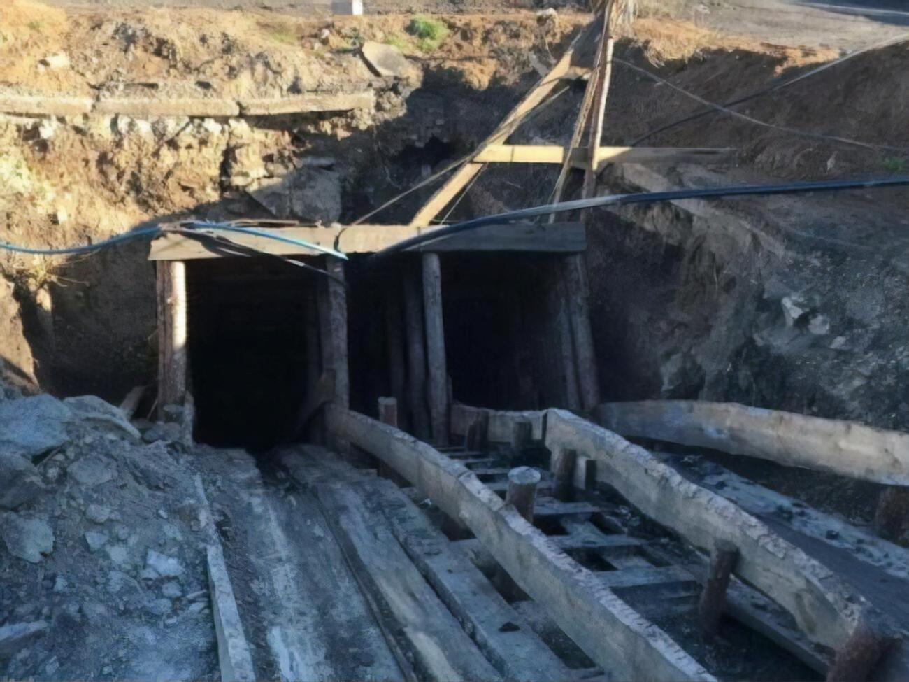 "Главком" уточняет, что с 2018 года НАБУ проводит расследование по факту нанесения убытков госшахтам "Мирноградуголь"
