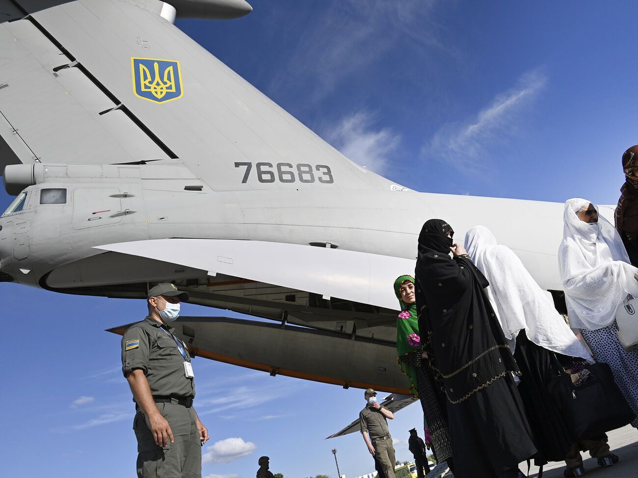 В Офісі президента заявляли, що евакуювали з Афганістану всіх охочих українців і членів їхніх сімей, журналісти говорять, що це не так