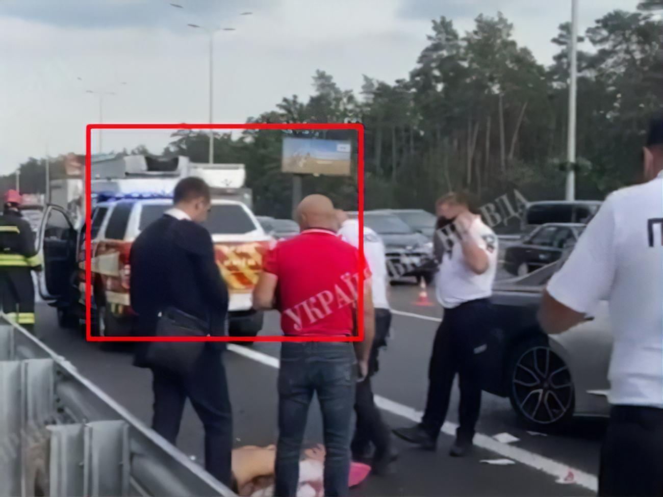 На видео видно, что на месте ДТП был человек, похожий на Трухина