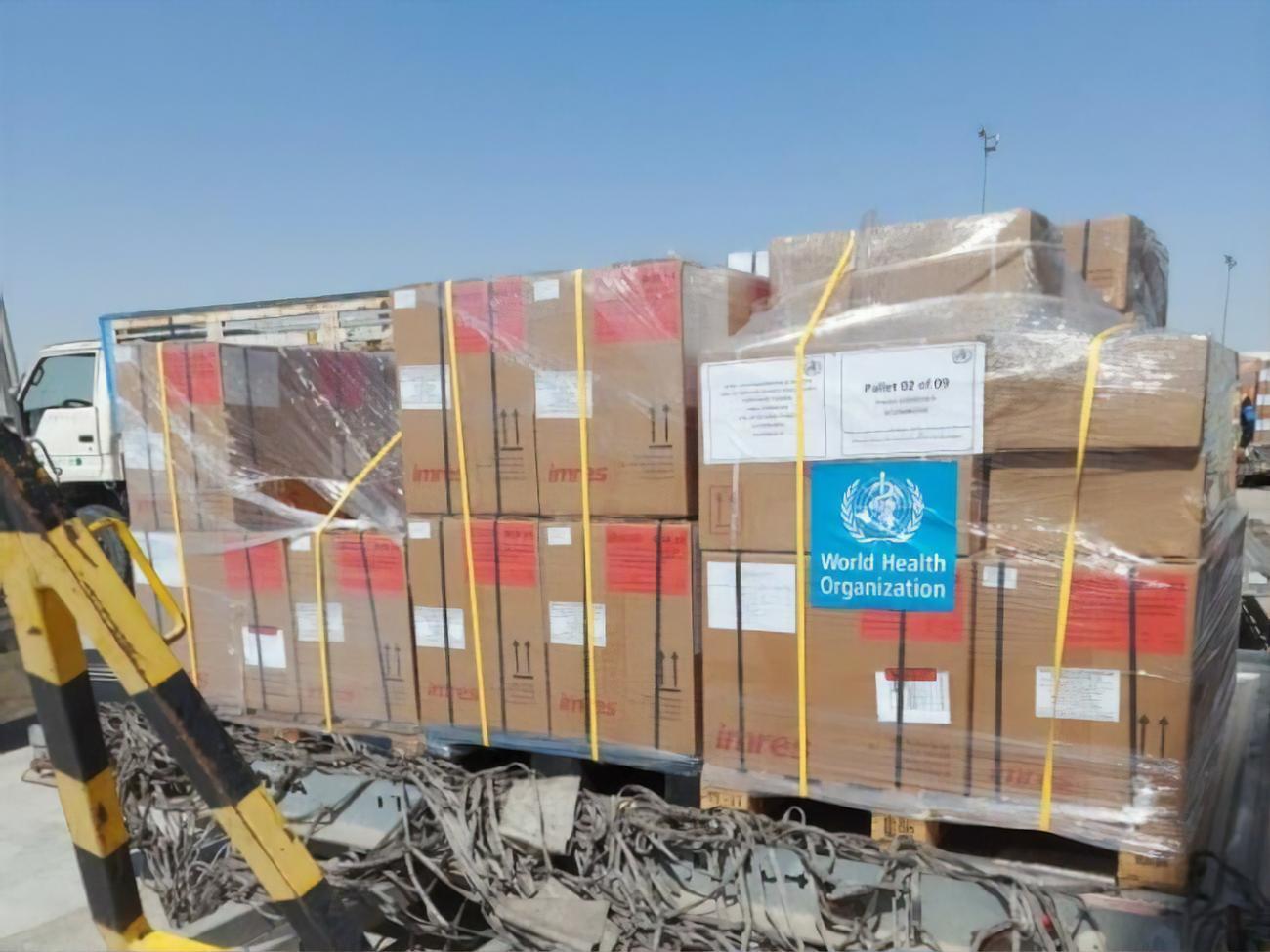 Самолет привез лекарства для оказания помощи более чем 200 тыс. человек