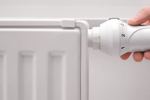 Возможно, есть смысл вернуть НКРЭКУ регулирование инвестиционных программ теплокоммунэнерго, пишет "Укринформ"