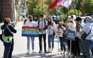 "Ми бачимо прояви середньовіччя і мракобісся, печерної гомофобії", – заявили учасники акції