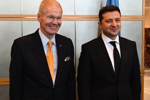 Зеленский (справа) пригласил Нельсона (слева) в Украину