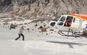 Альпіністів із гори евакуювали вертольотом