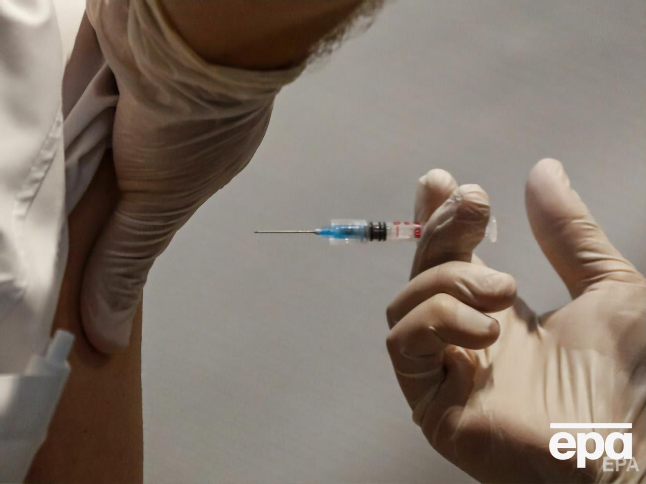 Вакцинувати громадян Литви третьою дозою препарату проти COVID-19 рекомендувала експертна рада