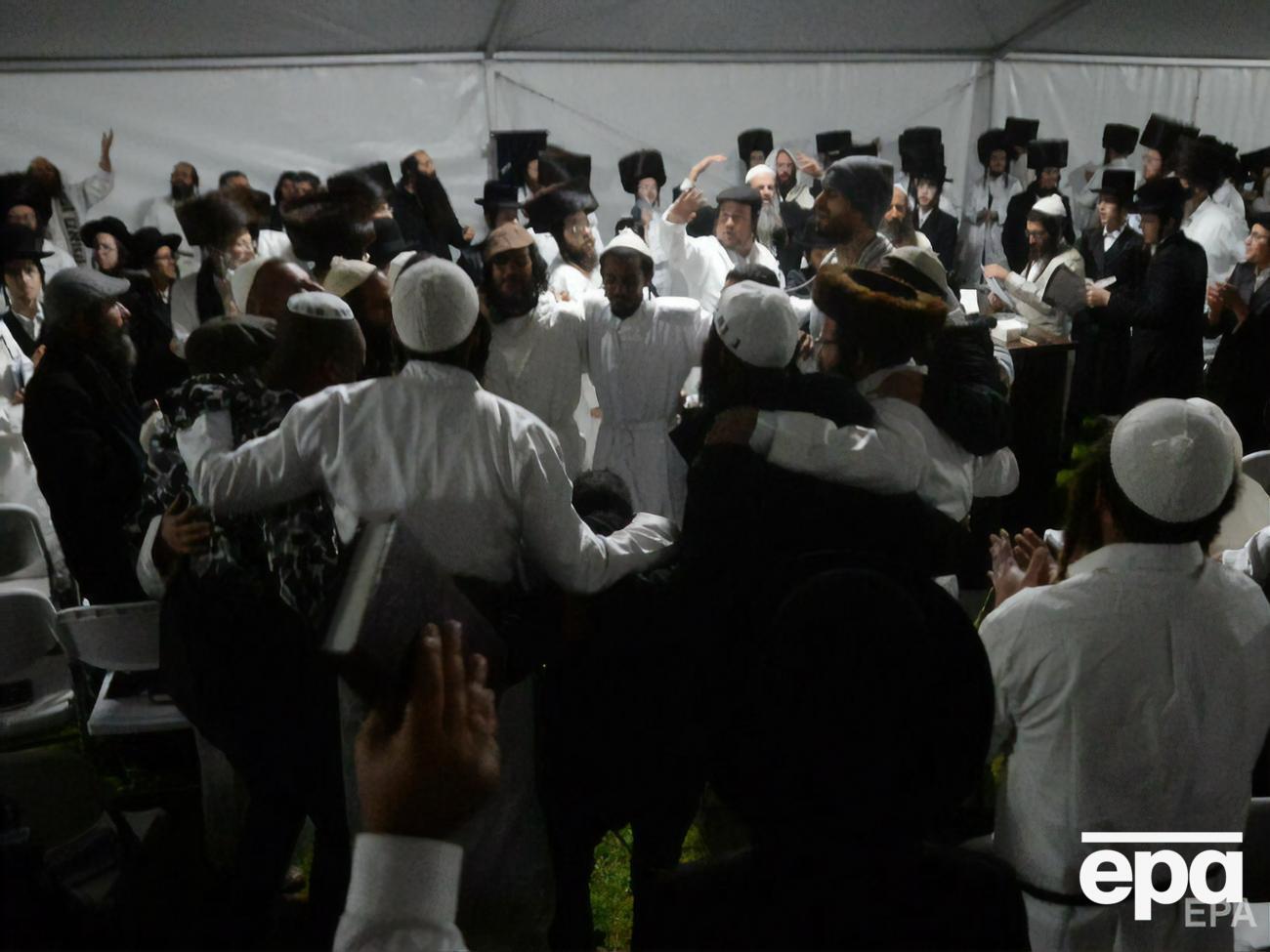 В Израиле обеспокоены, что паломники в Умани будут массово находиться в закрытых помещениях, молиться в одной синагоге, а потом вернутся в страну