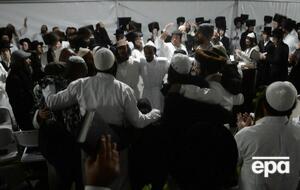 В Израиле обеспокоены, что паломники в Умани будут массово находиться в закрытых помещениях, молиться в одной синагоге, а потом вернутся в страну