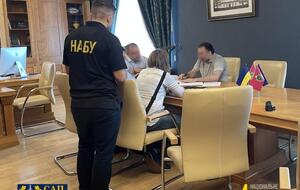 За даними НАБУ, чиновники одержали хабар чотирма траншами