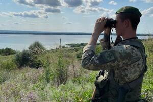 Пограничники мобилизовали на поиск рыбака владельцев более устойчивых к стихии плавсредств, находившихся на лимане