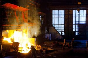 Вместо модернизации производства средства инвестора направили на погашение долгов комбината перед кредиторами, связанными с DF Group, сообщили в САП