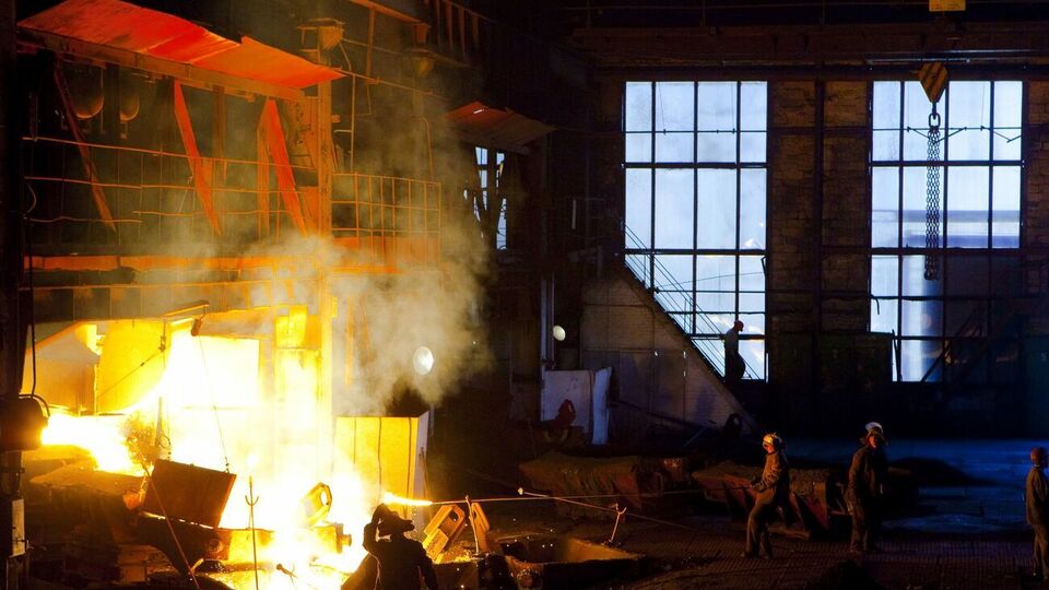 Вместо модернизации производства средства инвестора направили на погашение долгов комбината перед кредиторами, связанными с DF Group, сообщили в САП