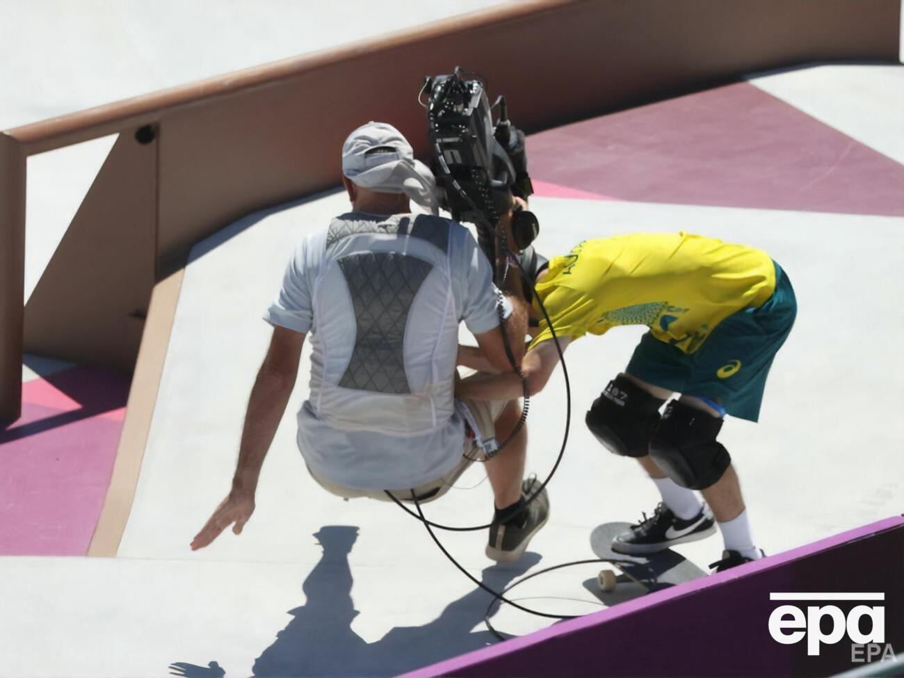 Скейтбордист в Токио вылетел из чаши и сбил оператора с ног