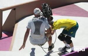 Скейтбордист в Токио вылетел из чаши и сбил оператора с ног