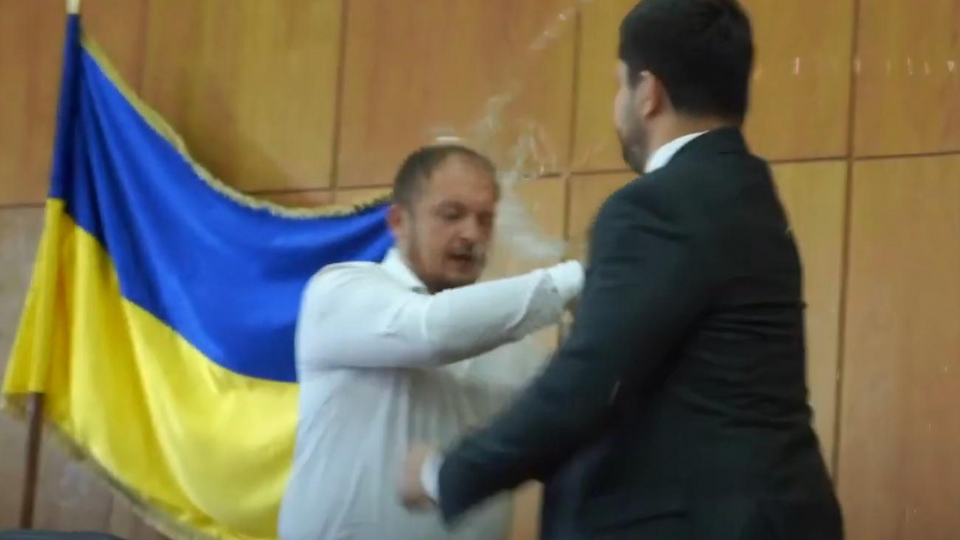 Між Качурою (праворуч на фото) і Семеніхіном сталася бійка