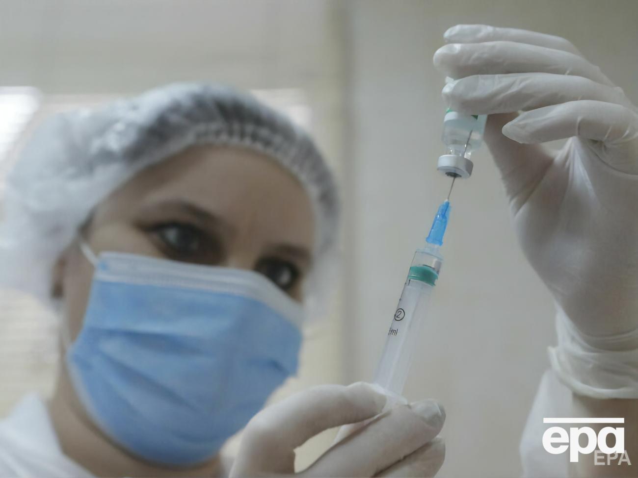 В Украине от коронавируса привита только половина педагогов