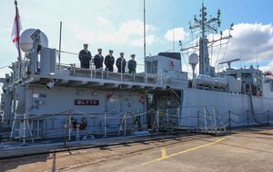 Британські моряки попрощалися з кораблями, перш ніж доправити їх в Україну