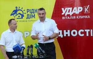 Владислав Атрошенко та Віталій Кличко 29 липня підписали меморандум про об'єднання зусиль їхніх партій на виборах