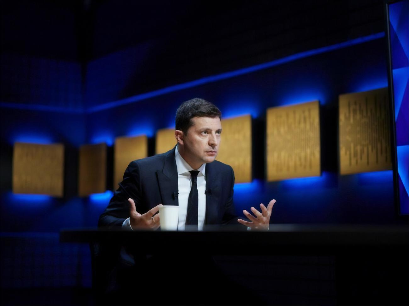 Зеленский:&nbsp;Украинцев с российскими паспортами садят в автобусы, вывозят, заставляют голосовать. Это рабство какое-то