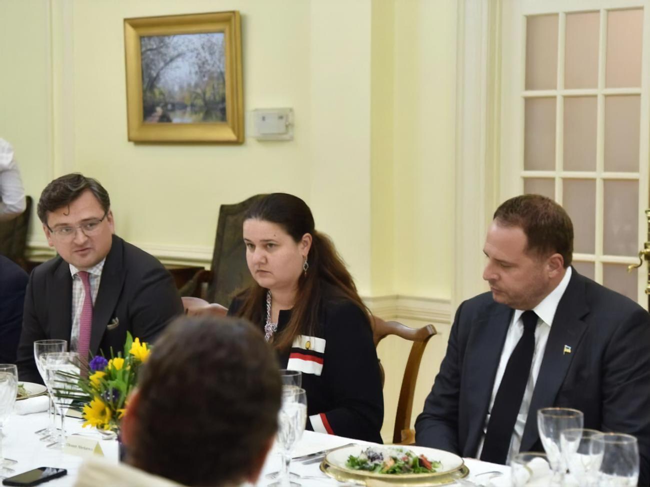 У Кулеби (зліва) і Єрмака (праворуч) відбувся насичений візит у Вашингтоні, а тепер на Україну очікує три тижні "тихої дипломатії", повідомила Маркарова