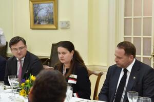У Кулебы (слева) и Ермака (справа) состоялся насыщенный визит в Вашингтоне, а теперь Украину ожидают три недели "тихой дипломатии", сообщила Маркарова