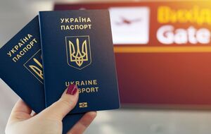 Практика получения второго загранпаспорта есть у многих государств, включая страны Евросоюза и страны, имеющие безвиз с ЕС. Но рекомендация Еврокомиссии относилась только к Украине