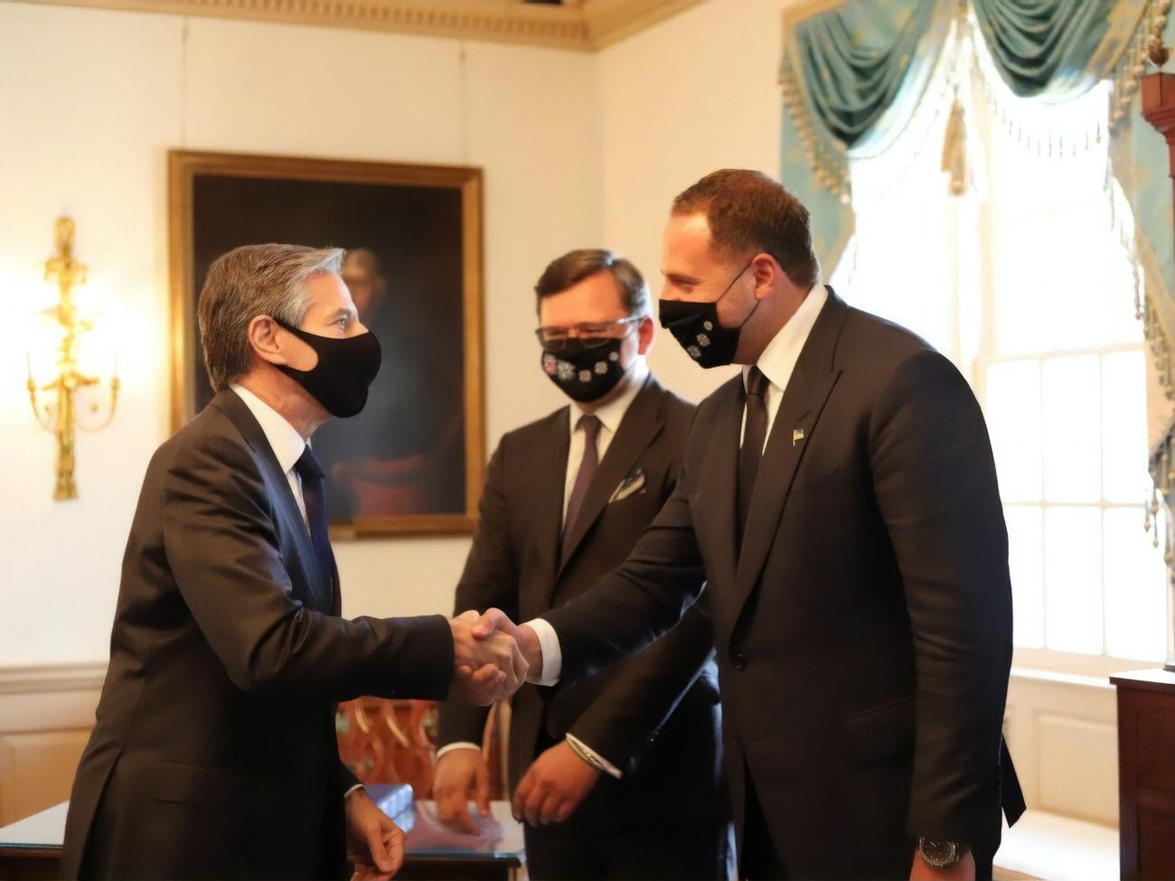 Єрмак (праворуч) залишився задоволеним зустріччю