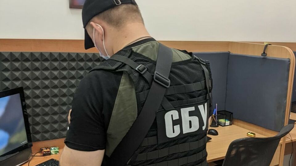 Правоохранители провели обыски по месту расположения подпольного офиса и адресам проживания организаторов схемы