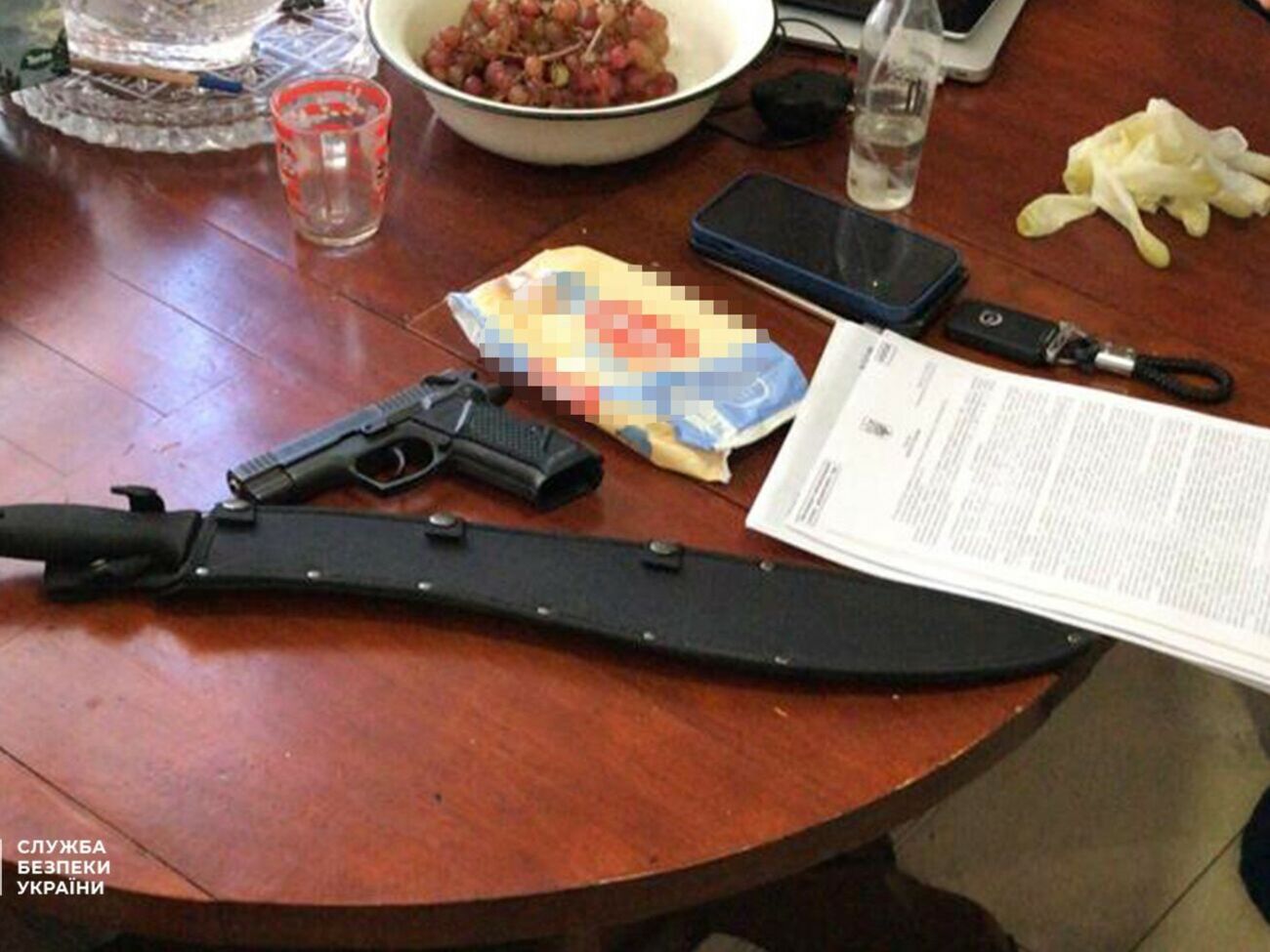 В преступной группировке состояло около 50 человек, во время обысков у них СБУ изъяла оружие и деньги