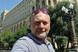 В Азербайджані не говорили, що втомилися від війни за Карабах. І вони його повернули. Ми теж повернемо Донбас і Крим, навіть якщо це не подобається рашистам