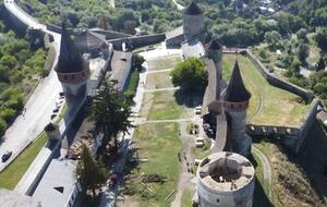 Крышу башни бросило на пристенный корпус