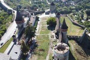 Крышу башни бросило на пристенный корпус