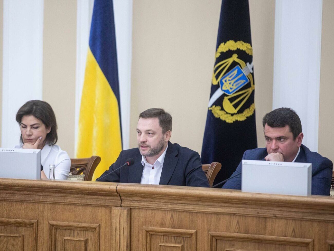 Рынок земли – один из вызовов, который стоит перед правоохранительными органами, отметил Монастырский (по центру)