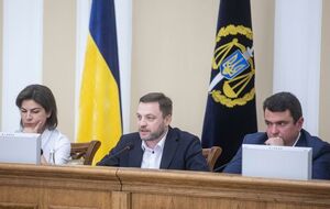 Рынок земли – один из вызовов, который стоит перед правоохранительными органами, отметил Монастырский (по центру)