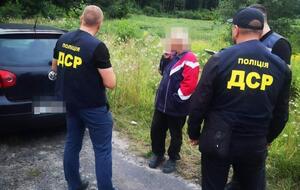 Правоохоронці провели спецоперацію та інсценували вбивство чоловіка, щоб затримати замовницю