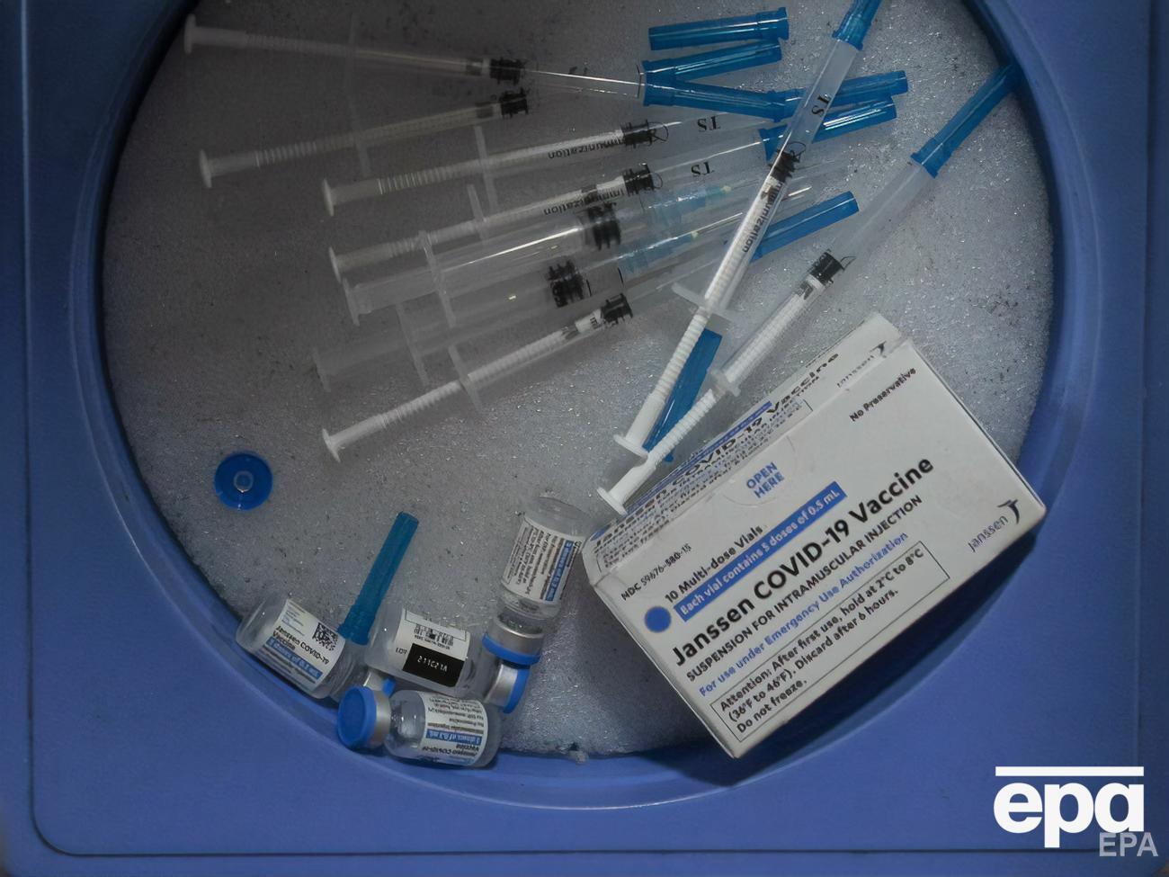 Вакцину Janssen вводят один раз, остальные препараты &ndash;&nbsp;по двухдозовой схеме
