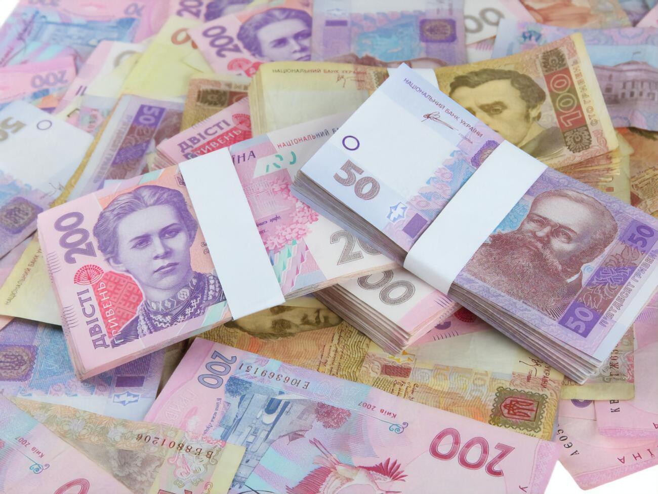 Гривна к доллару подорожала на 11 копеек