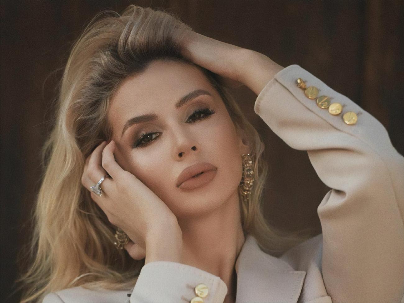 Loboda позувала на яхті