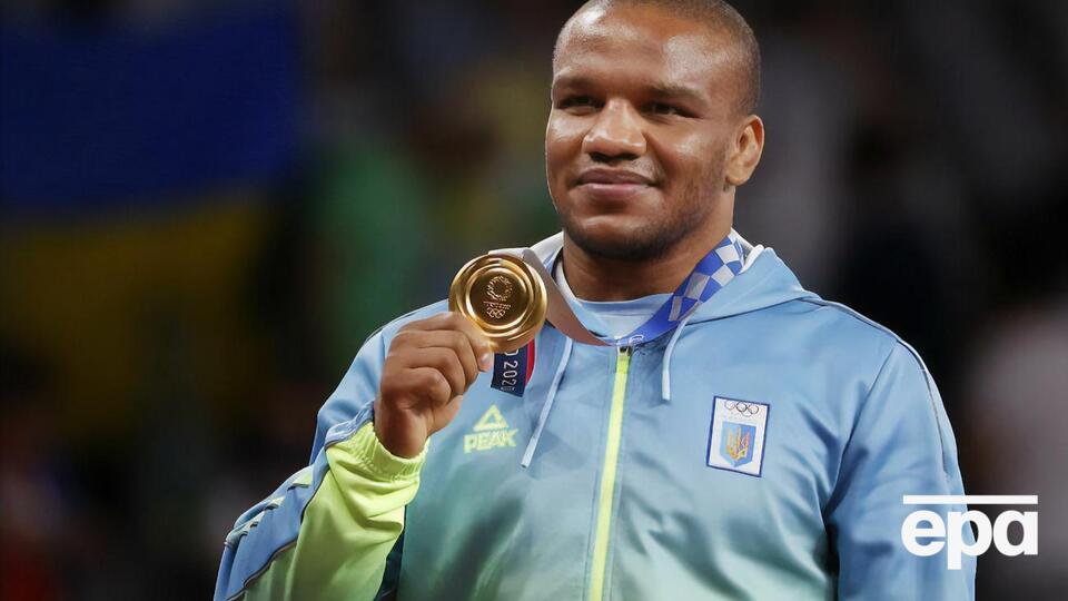 Беленюк отметил, что "суть проблемы очень проста" – нужно брать тренеров