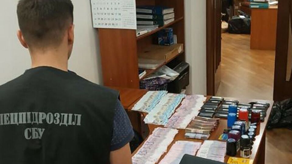 СБУ: Фигуранты почти 10 лет "обслуживали" более 50 предприятий, несколько государственных и коммунальных компаний
