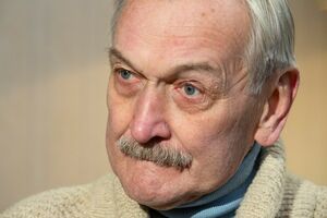 За свідченнями студенток, Талашко запрошував їх додому, а там починав домагатися