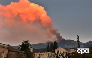 Етна регулярно вивергається з лютого 2021 року