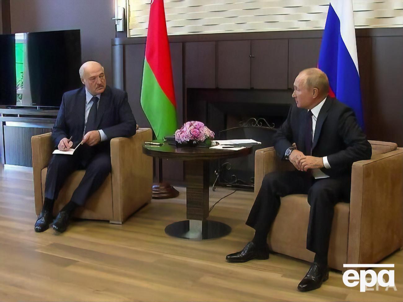 У вересні 2020 року Путін (праворуч) пообіцяв Лукашенку&nbsp;кредит у розмірі $1,5 млрд