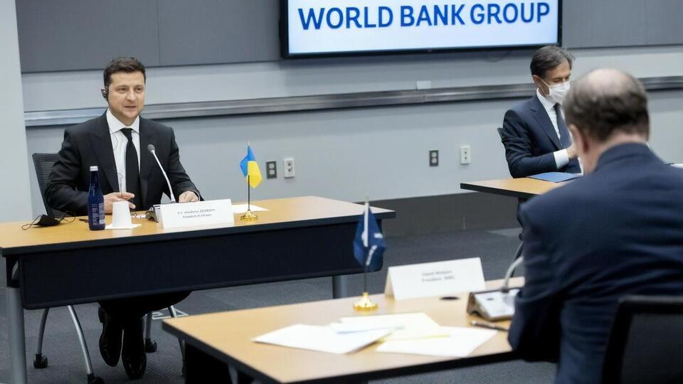 Зеленский отметил, что Украина заинтересована в совершенствовании банковского сектора