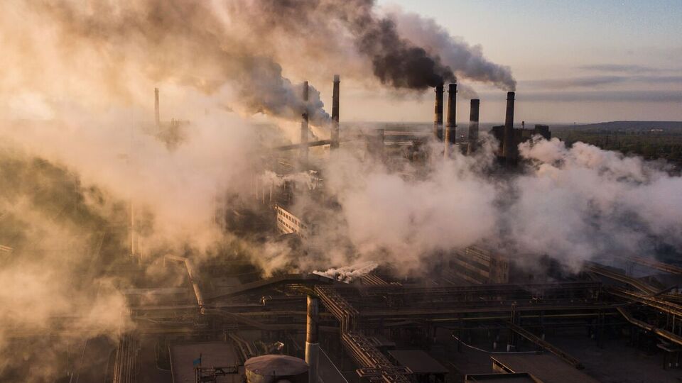 В современном мире экологичность производства становится таким же фактором конкурентоспособности, как и его эффективность, пишет "Минпром"