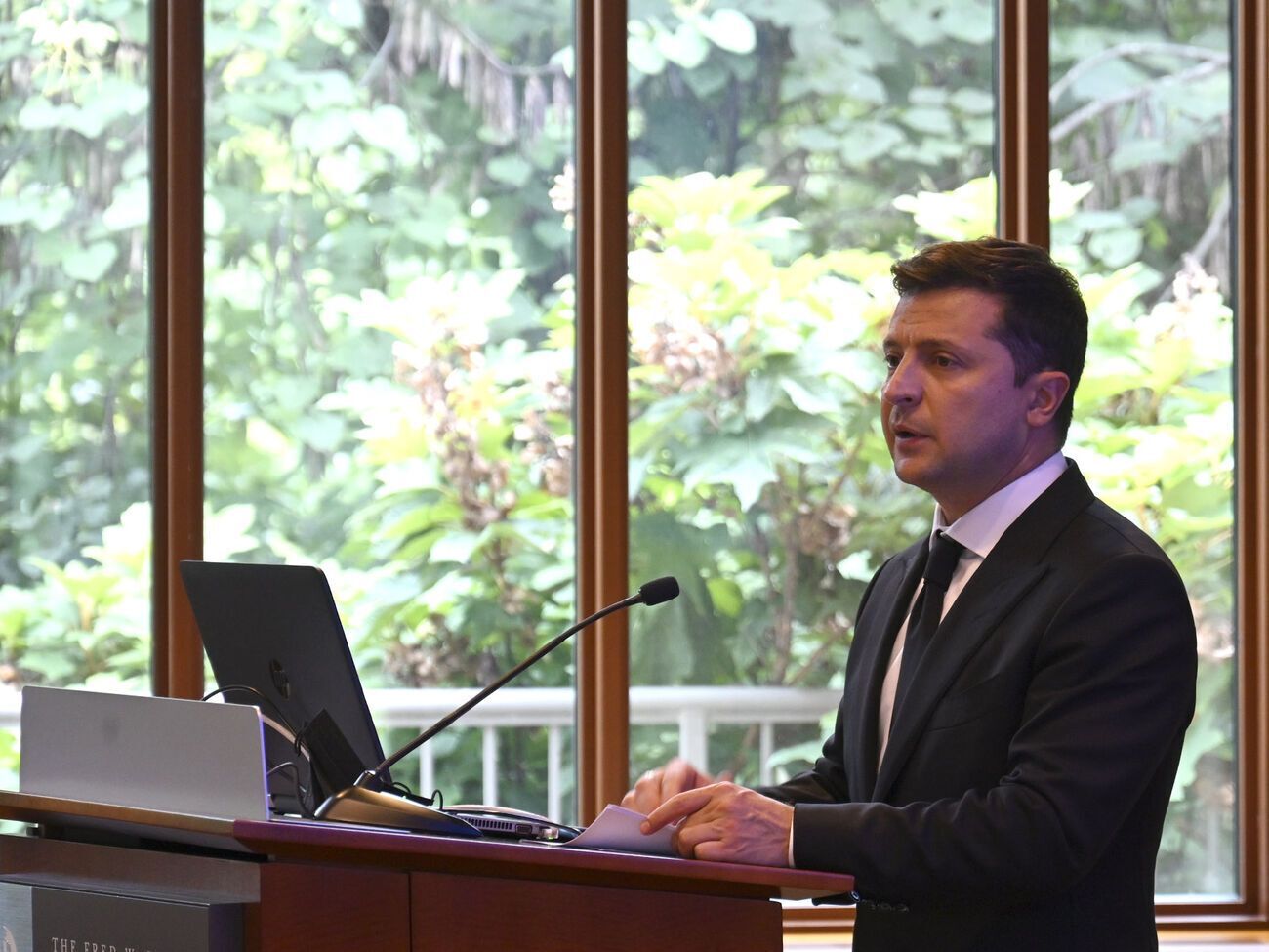 До разговора с Байденом Зеленский (на фото) встретится с представителями крупного бизнеса США, отметили в Офисе президента