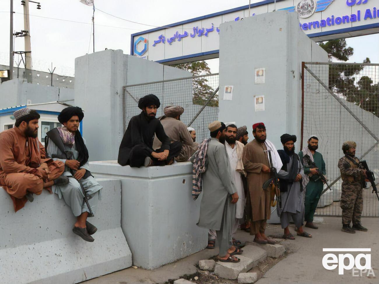 Великобританія евакуювала з Афганістану понад 15 тис. осіб