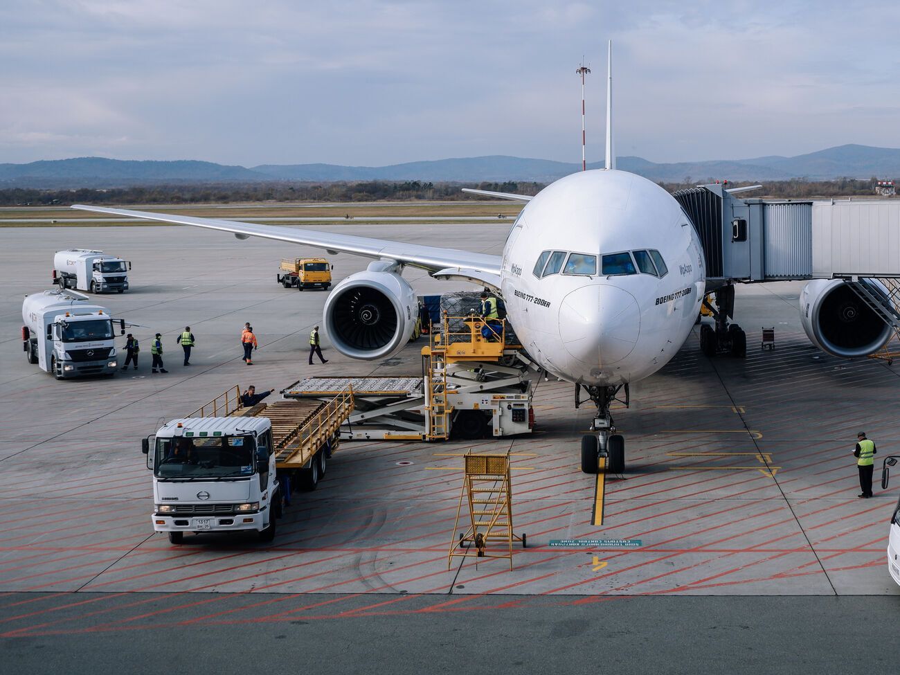 Препараты уже транспортируют в аэропорт для отправки в Украину