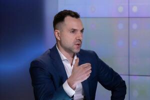 Арестович заявил, что в окружении президента уже работают над переименованием государства