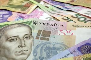 Гривня щодо долара подорожчала на дві копійки